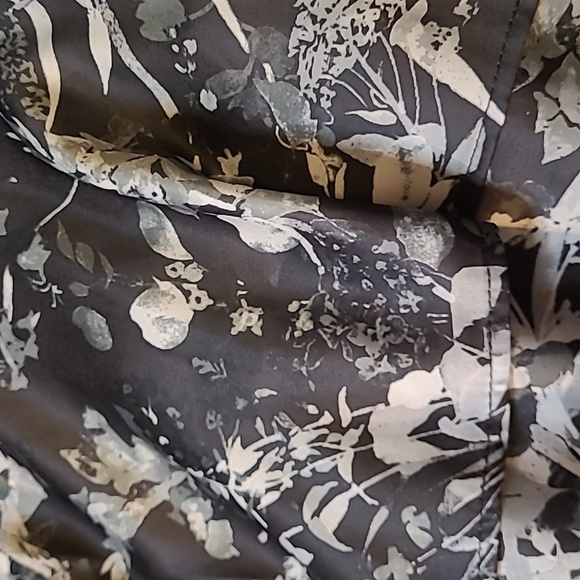 WAS $30. DG2 by DIANE GILMAN Hi Lo Sleeveless Blouse so soft - Picture 10 of 16